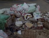 أهالى عين شمس يشكون من إلقاء مخلفات البناء بشارع جسر السويس