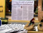 شاهد.. حذاء للزعيم الليبى الراحل معمر القذافى فى متحف بأيرلندا الشمالية