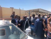 جهاز تنمية المشروعات يقوم بتسليم 50 سيارة أجرة لشباب محافظة السويس 