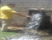 محافظ أسيوط: غسيل شبكات المياه بقريتى المطيعة وأولاد رايق لحل مشكلة العكارة