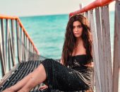 دانا حمدان مغنية فى تياترو بمسلسل "حواديت الشانزليزيه"