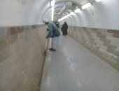 صور.. محافظ أسوان يأمر برفع كفاءة نفق محطة السكك الحديدية بكوم إمبو