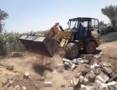 محافظ أسيوط: رفع المخلفات من المراكز ورصف طرق وإزالة تعديات