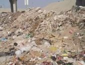 اضبط مخالفة.. أكوام القمامة تحاصر منطقة أم بيومى بشبرا الخيمة.. صور