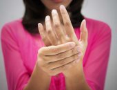 5 طرق لعلاج تنميل اليدين والقدمين أثناء انقطاع الطمث
