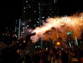 صدامات عنيفة بين شرطة هونج كونج والمحتجين وتبادل إطلاق الغاز المسيل للدموع