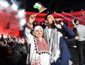 "أنا دمى فلسطينى".. محمد عساف يخطف قلوب أهله فى روابى