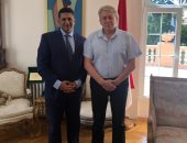 سفير مصر لدى صربيا يلتقي رئيس معهد السياسة والاقتصاد الدوليين في بلجراد