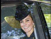 على الرغم من ارتفاع درجات الحرارة.. "كيت ميدلتون" ترتدى معطفًا أسود أنيقًا