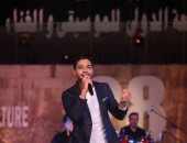 "عجبانى" ولا "وقت مش مناسب".. أحمد جمال يبحث عن اسم ألبومه الجديد