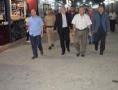 محافظ المنيا يتابع العمل بوحدات مشروع "شارع مصر" ويسليم 74 وحدة