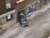 شاهد.. الفيضانات تجرف سيارات وتثير الفوضى فى العاصمة الإسبانية مدريد
