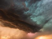 من الظلام إلى النور.. مصور يصدر فيلما وثائقيا يرصد العواصف بشكل جمالى