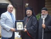 بطريرك الكاثوليك يلتقي محافظ البحر الأحمر على هامش مشاركته بمؤتمر كنسي بالغردقة