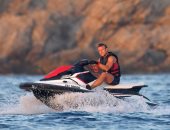 شاهد كيف قضى إيمانويل ماكرون وزوجته العطلة الصيفية قبل قمة السبعة الكبار