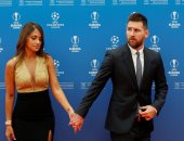 ميسي يصل مقر حفل الاتحاد الاوروبي مع زوجته.. فيديو وصور