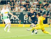 لايبزيج يتصدر الدوري الألمانى بثلاثية فى بوروسيا مونشنجلادباخ.. فيديو