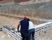 صور.. إيقاف بناء وهدم سور مخالف غرب الإسكندرية