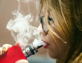 علماء يشتبهون أن تلوث فيتامين E فى سوائل السجائر الإلكترونية يسبب تلف الرئة
