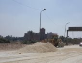 صور.. بدء رصف طريق المريوطية وتطوير شارع الإمبابى فى الجيزة