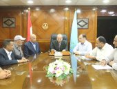 محافظ كفر الشيخ يسلم 13 عقد تقنين أراضى أملاك الدولة