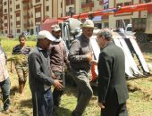 فلاح لمحافظ كفر الشيخ أثناء مشاركته حصاد الأرز: نحن أصدقاء للبيئة ونواجه السحابة السوداء