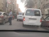 قارئ يبلغ عن سيارة بدون لوحات معدنية فى شارع عين شمس
