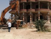 تنفيذ 8 قرارات إزالة لمنازل مخالفة لأثرياء بمحافظة أسوان.. فيديو وصور