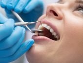 "تساقط الأسنان".. أعراض جديدة صادمة لمتعافى كورونا (فيديو)