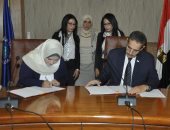 رئيس جامعة القناة يوقع عقود المشروعات الفائزة فى رالى المشروعات والمجموعات البحثية