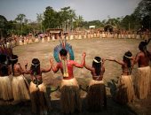 السكان الأصليون فى الأمازون يصلون لوقف الحرائق