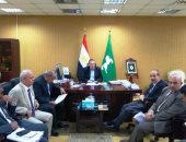 محافظ الشرقية يبحث موقف 14 مشروع صرف صحى تحت التنفيذ