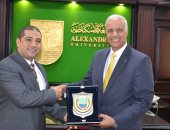 رئيس جامعة الإسكندرية يوقع بروتوكول تعاون مع الهيئة العامة لتعليم الكبار لمحو الأمية