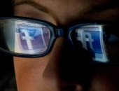 "فيس بوك" يتعاون مع شركة نظارات أمريكية لتطوير نظارات الواقع المعزز