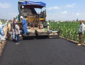 رصف وصيانة 8 طرق بمراكز البحيرة بتكلفة 14 مليون جنيه