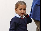 شاهد.. شبه كبير بين الأميرة شارلوت والملكة اليزابيث فى أول يوم مدرسة