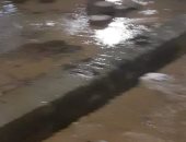 معاناة الأهالى من كسر ماسورة مياه بمنطقة 800 فدان بـ6 أكتوبر