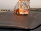 شكوى من سير سيارات النقل على طريق إسكندرية الصحراوي اتجاه القاهرة وقت الحظر