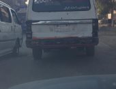 ميكروباص بلوحات "دبى" فى شوارع بلبيس