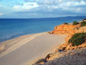 شواطئ بيشيناس السردينية تتحول من جنة بيئية لجزيرة قاتلة