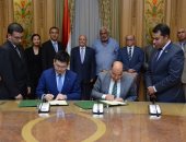 العصار يشهد توقيع مذكرة تفاهم مع "جيلى" الصينية لإنتاج سيارات كهربائية