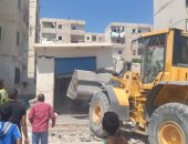 صور.. تنفيذ 3 قرارات إزالة للبناء المخالف غرب الإسكندرية