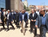 رئيس الوزراء فى جولة بالمنيا: هدفنا التنمية والتخفيف عن المواطنين