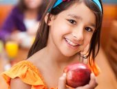 أطعمة يمكن أن تساعد طفلك على النمو.. أبرزها الفاكهة والخضراوات
