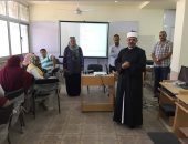 رئيس المنطقة الأزهرية بالإسكندرية يتابع تدريب المعلمين قبل بدء العام الدراسى