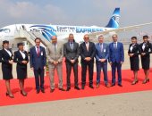 احدث طائرات مصر للطيران من طراز A220-300 تنضم رسميا لأسطول الشركة.. الطيار أحمد عادل: نشهد مرحلة تطور للطائرات ونسعى نحو التشغيل الأمثل.. و"إيرباص": مصر للطيران أول مشغل للطراز الجديد فى منطقة الشرق الأوسط