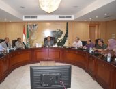 تشكيل لجان لمراجعة محولات الكهرباء وأعمدة الإنارة بمحيط مدارس الفيوم