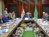 محافظ الدقهلية: لن نسمح بالتقصير فى إنهاء تجهيز المدارس وهناك مرور يومى