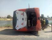 إصابة سائق ومحصل بانقلاب أتوبيس بطريق "أبوحماد- الزقازيق" فى الشرقية