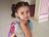 باليونيفورم واللانش بوكس.. "حسام" يشارك بصورة ابنته فى أول يوم دراسة